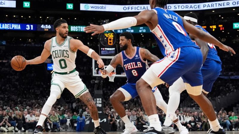 Los Celtics inician los Playoffs con una contundente victoria sobre los Sixers