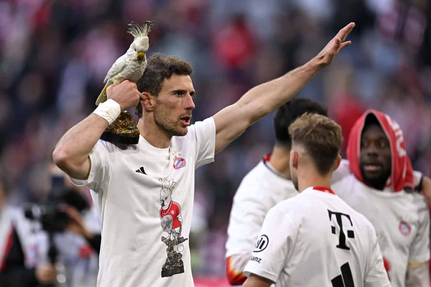 Bayern sichert sich Meisterschaft und feiert mit Kakadu statt Bierdusche