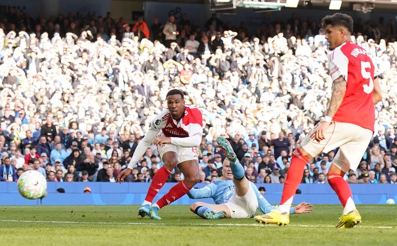 Manchester City sichert sich Titelchance nach dramatischem Duell gegen Arsenal