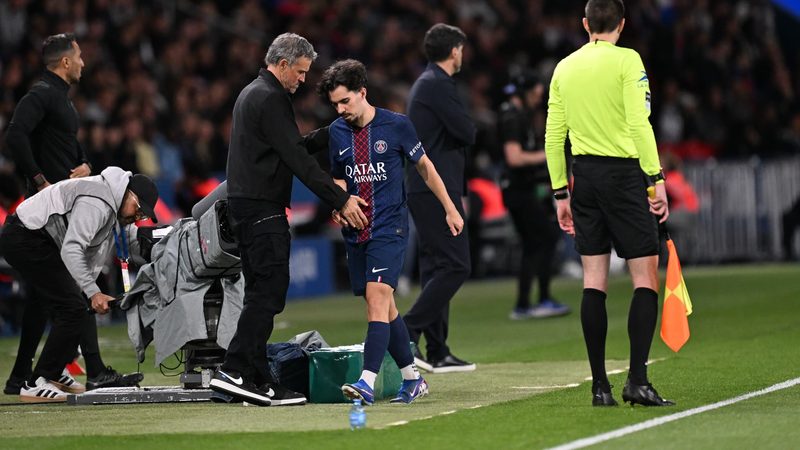 Le PSG en alerte : Vitinha blessé à la cheville avant le choc contre le Bayern Munich