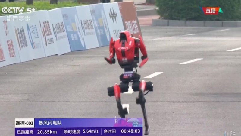 Un robot marca un hito al ganar la media maratón en Pekín y superar tiempos humanos