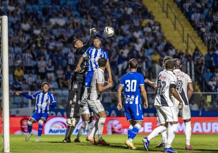 Ponte Preta surpreende e conquista vitória crucial contra o Avaí na Série B