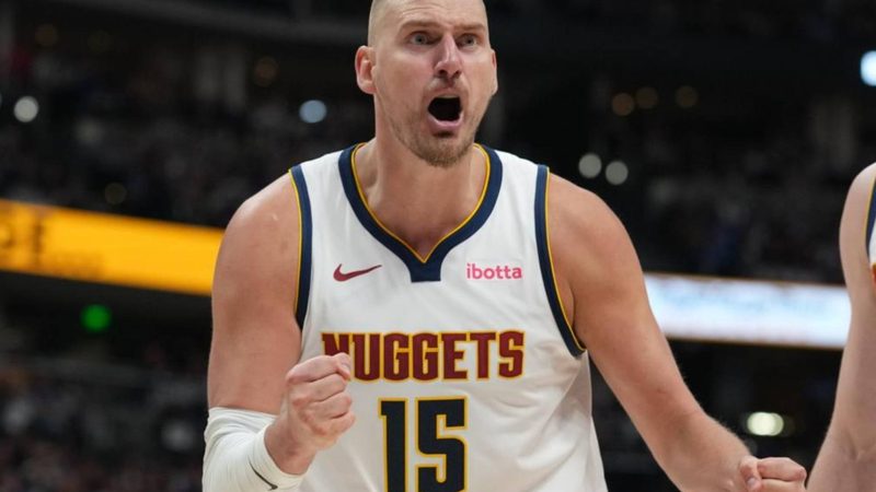 Jokic brilla con otro triple doble y los Nuggets superan a los Timberwolves en el playoff