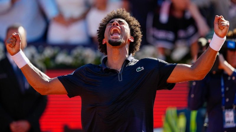 Arthur Fils regresa a la cima con su cuarto título en Barcelona