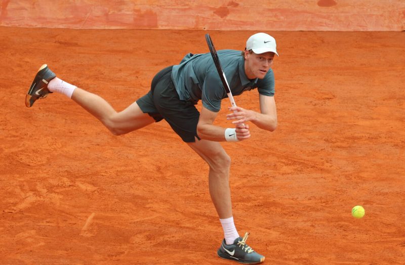 Jannik Sinner punta a un'importante distanza da Alcaraz al Masters di Madrid