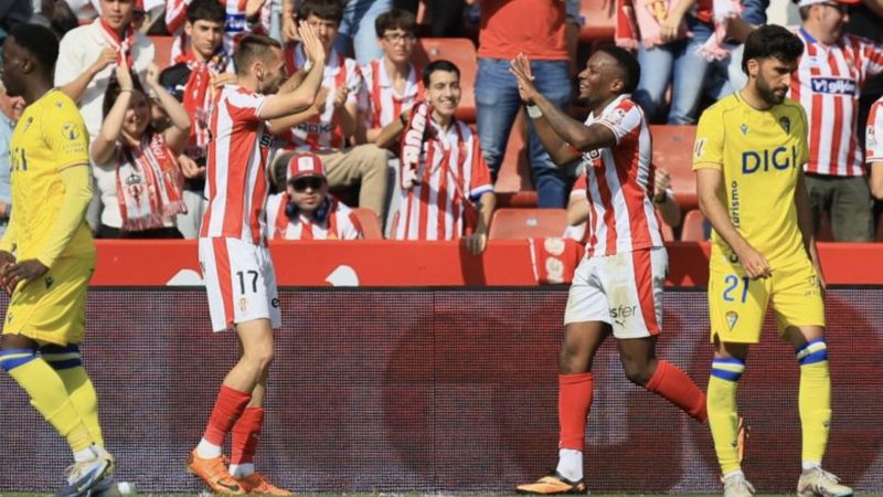 El Sporting arrolla al Cádiz y lo deja en la cuerda floja tras otra derrota