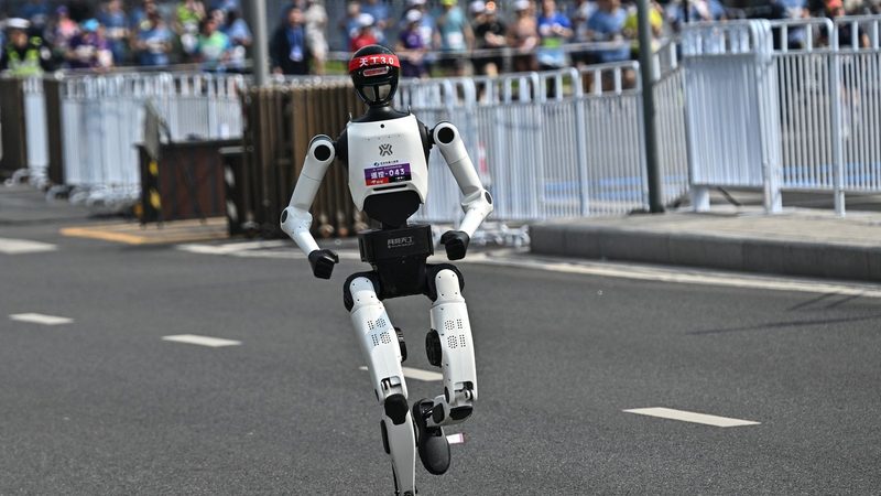 À Pékin, le robot "Flash" bat tous les records au semi-marathon