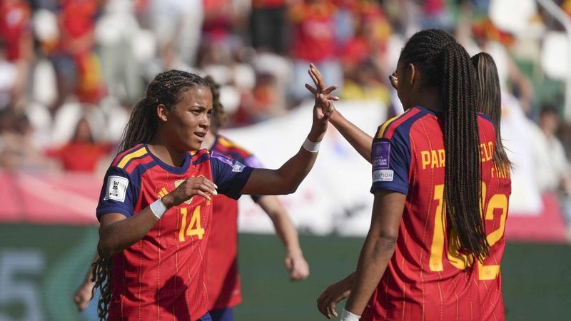 Victoria contundente de España con brillantes actuaciones de Vicky López y Mapi León