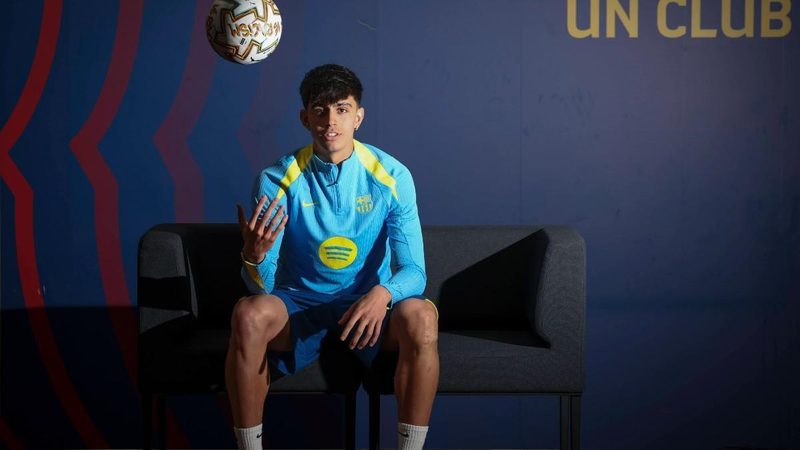 El Barça de Hansi Flick busca su 'piedra filosofal' en el mediocampo