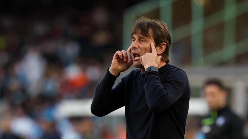 Il #conteout esplode dopo la disfatta del Napoli contro la Lazio