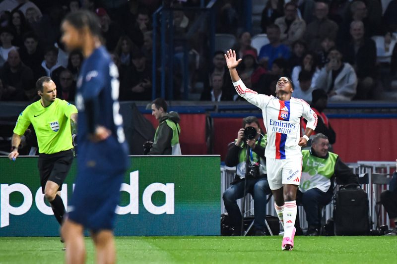 Lyon überrascht PSG mit starkem Auftritt und wichtigen Punkten im Meisterschaftsrennen
