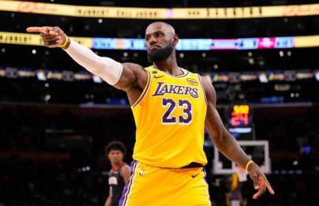 LeBron James Defies Age and Adversity, Leads Lakers in Playoff Battle