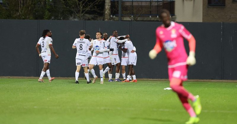 Le Stade Lavallois s'impose 2-0 à Dunkerque et relance ses espoirs de maintien