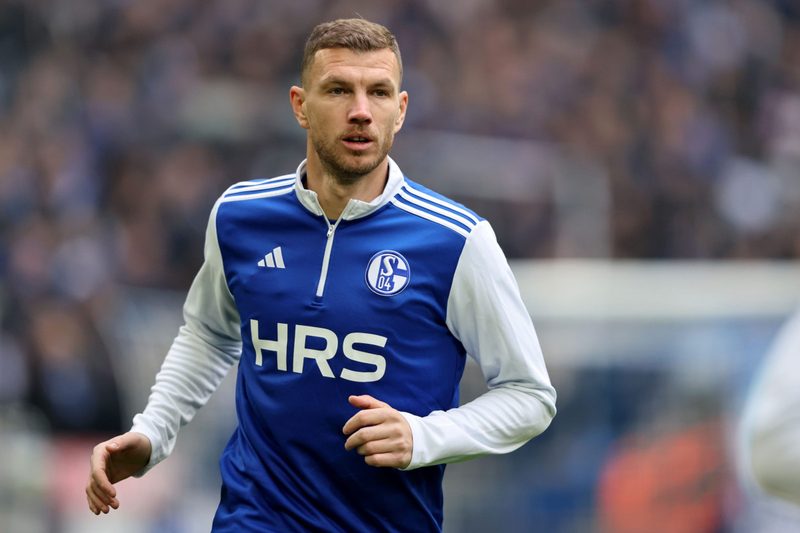 Schalke hofft auf Comeback von Dzeko im Saisonfinale