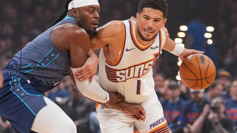 Devin Booker critica a árbitros y recibe multa de 35.000 dólares tras derrota