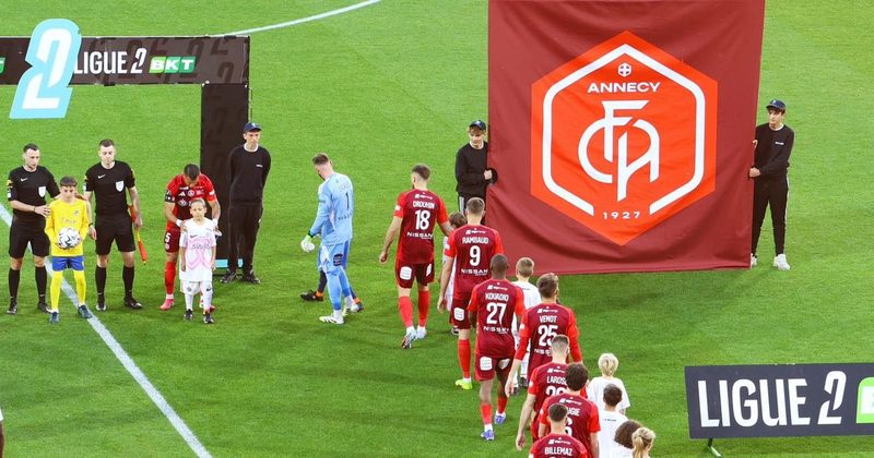 Ligue 2 : Le FC Annecy face à Pau, une victoire cruciale pour les barrages