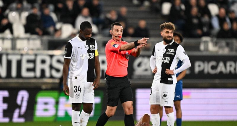 L'Amiens SC s'incline et se rapproche des barrages pour éviter la relégation