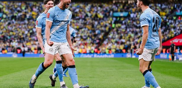 Manchester City reverte placar em menos de 10 minutos e avança para a final da FA Cup