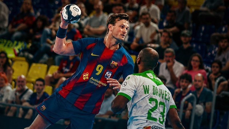 El Barça domina al Bada Huesca y se acerca a la Liga perfecta con Dika Mem estelar