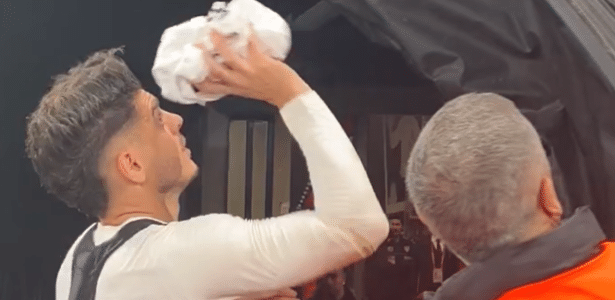 Criança 'rouba' camisa de Rashica ao tentar presentear esposa após vitória do Besiktas