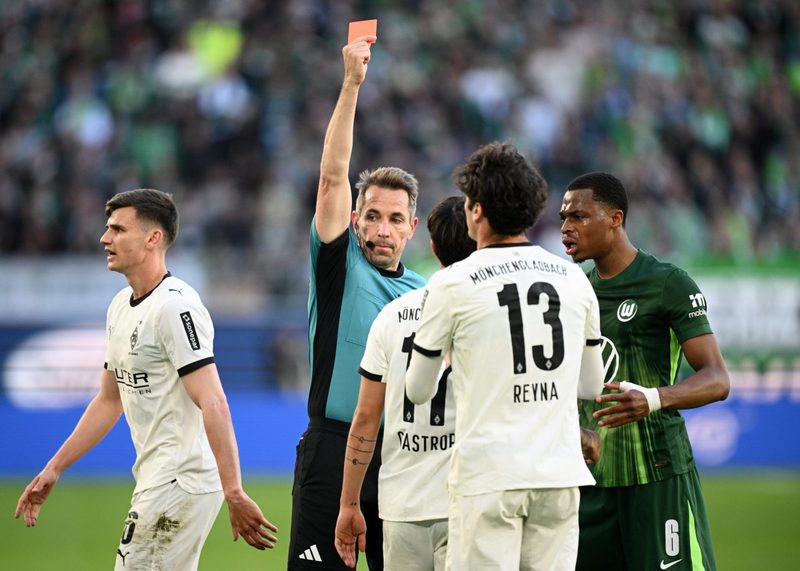 Borussia Mönchengladbach bangt um Jens Castrop nach Roter Karte im Abstiegskampf