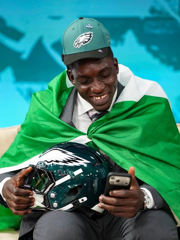 Eagles surpreendem ao selecionar Uar Bernard, jogador sem experiência no futebol americano