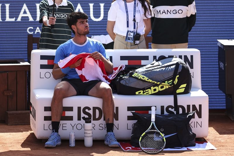L'infortunio di Carlos Alcaraz preoccupa la Spagna: a rischio anche Wimbledon