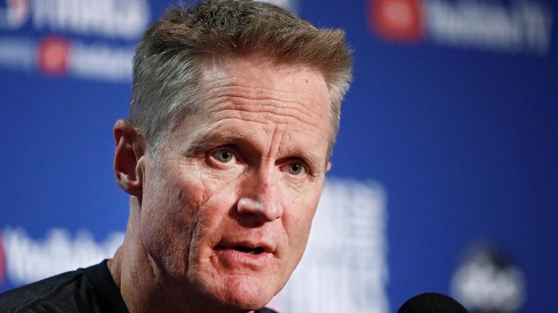 Steve Kerr propone eliminar la línea de tres puntos para recuperar el baloncesto clásico