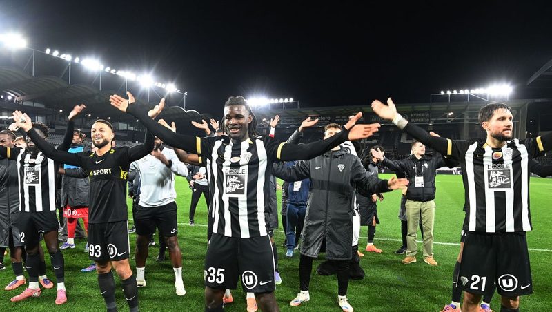 L'AJA face à un SCO Angers serein : un match décisif pour le maintien