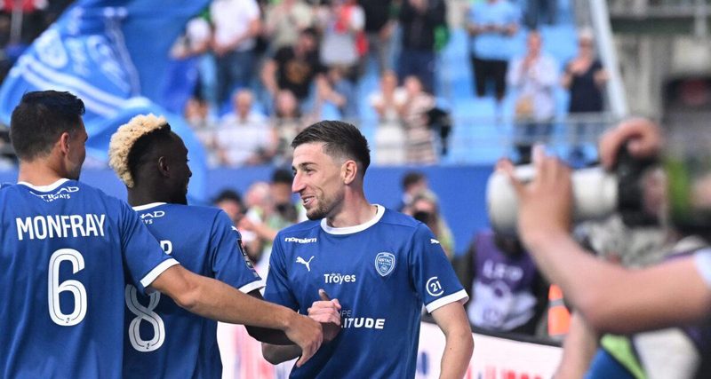 L'ESTAC Troyes sacré champion de Ligue 2 2025-2026 après une victoire éclatante
