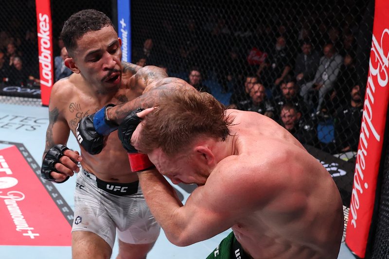 Carlos Prates brilha no UFC e conquista R$495 mil após nocaute em Perth