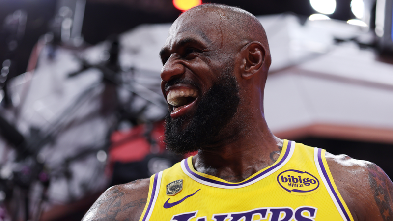 LeBron James Overcomes Adversity as Lakers Upset Rockets in Playoff Showdown