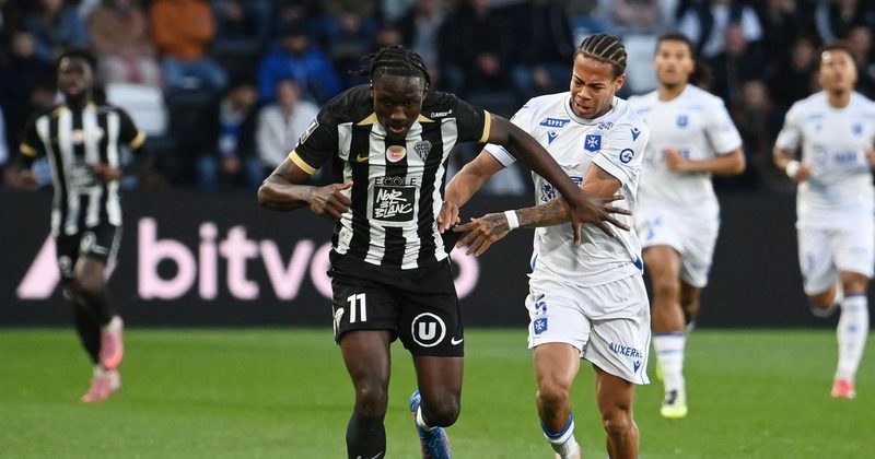 L'AJ Auxerre mène 1-0 et domine le SCO Angers en Ligue 1