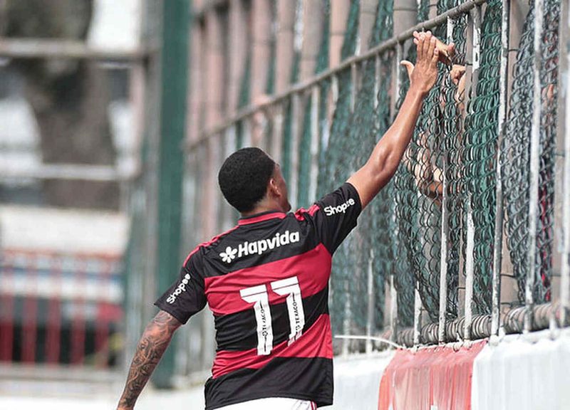 Flamengo enfrenta disputa entre Lille e Shakhtar pela venda de Ryan Roberto