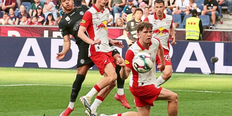 Sturm Graz erkämpft sich mit Last-Minute-Ausgleich die Tabellenführung in Salzburg