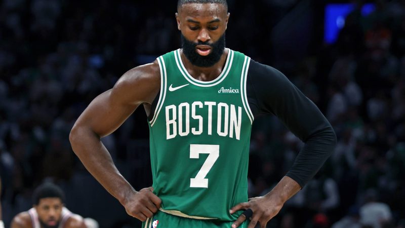 Jaylen Brown denuncia arbitrajes sesgados y revela su inteligencia fuera de la cancha