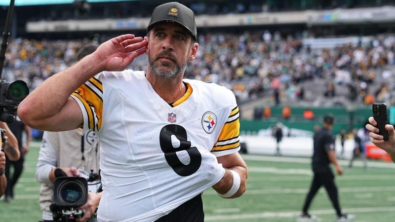 Aaron Rodgers Approaches Deal with Steelers Amid NFL QB Room Rankings