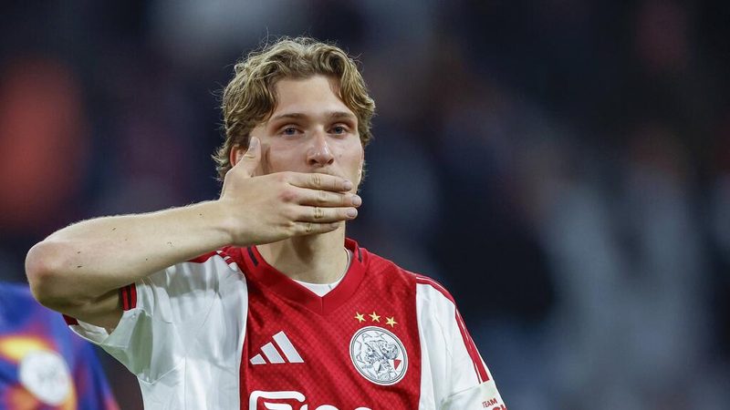 FC Bayern prüft mögliche Verpflichtung von Ajax-Talent Mika Godts als Gordon-Alternative