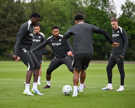 Title Race Heats Up as Liverpool Hosts Chelsea and City Faces Brentford