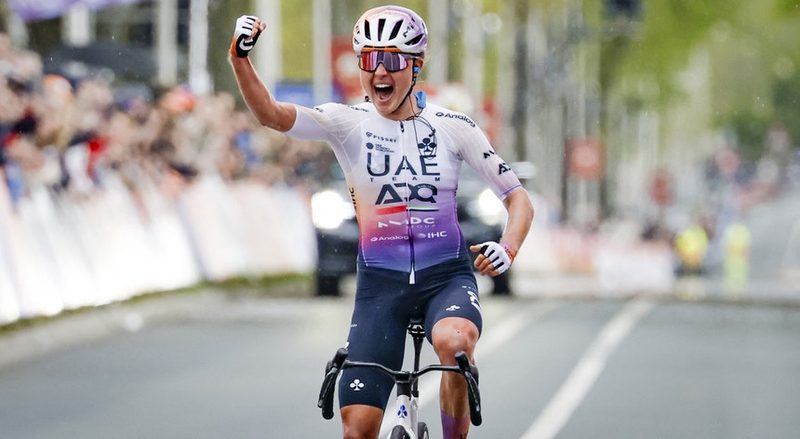 Paula Blasi faz história ao vencer a Vuelta e se torna a primeira espanhola campeã