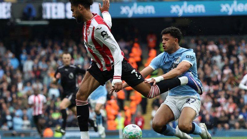 Brentford's Penalty Plea Ignored as Man City Secures 3-0 Victory