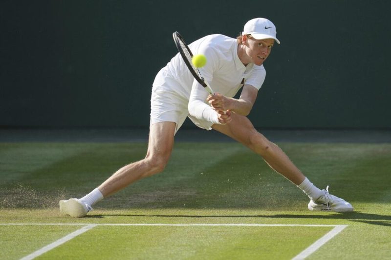 Jannik Sinner si prepara per Wimbledon: niente tornei sull'erba prima dello Slam