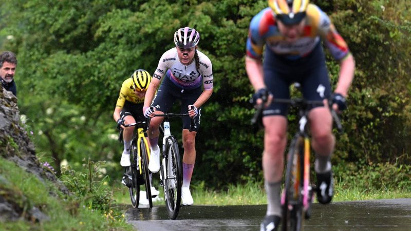 Paula Blasi hace historia al conquistar L'Angliru y ganar LaVuelta Femenina