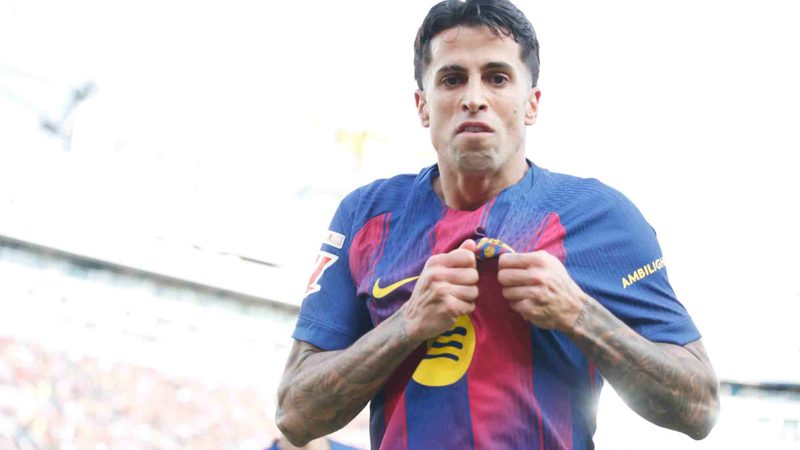 Joao Cancelo busca un histórico doblete en el Clásico del Barcelona