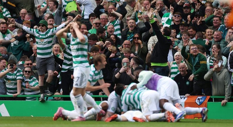 Celtic conquista vitória emocionante no dérbi de Glasgow com show de Maeda
