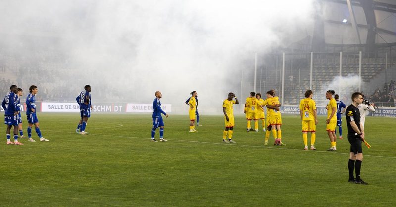 Le SC Bastia relégué en Ligue 3 après une fin de match chaotique
