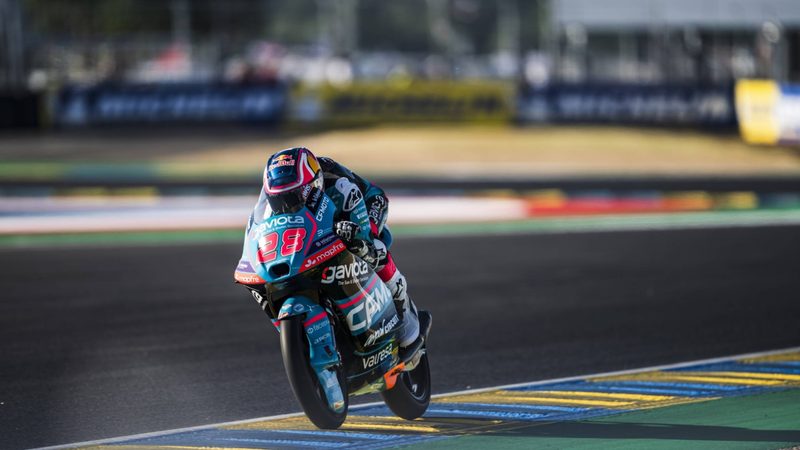 Máximo Quiles triunfa en una caótica carrera de Moto3 en Le Mans