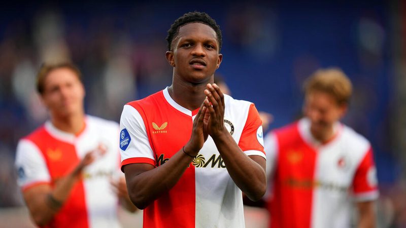 Givairo Read spricht über mögliche Bayern-Transferpläne im Sommer