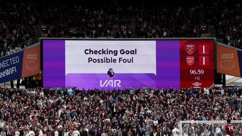 Arsenal trionfa con la Var, Celtic sorprende nei derby scozzesi