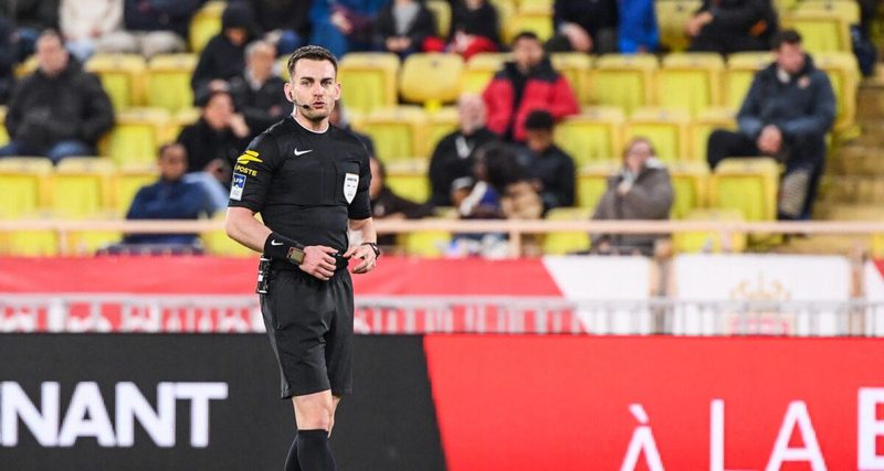Le Red Star affronte Rodez : les arbitres du play-off 1 de Ligue 2 dévoilés